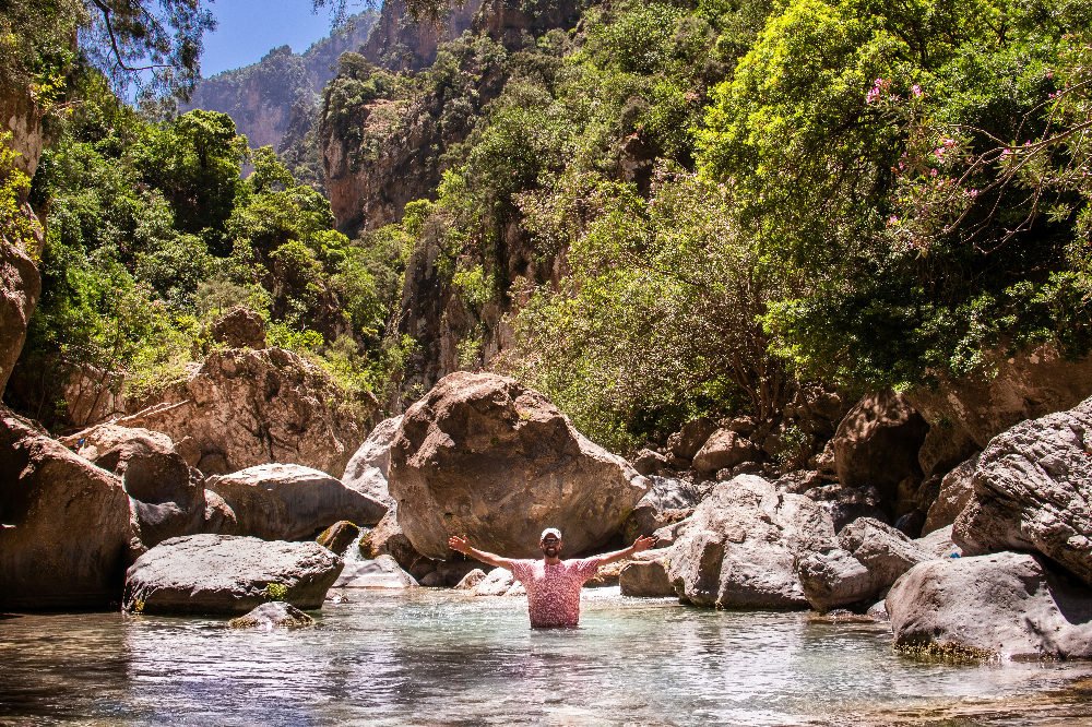 man swimming in a small lake in meddle atlas khenifra